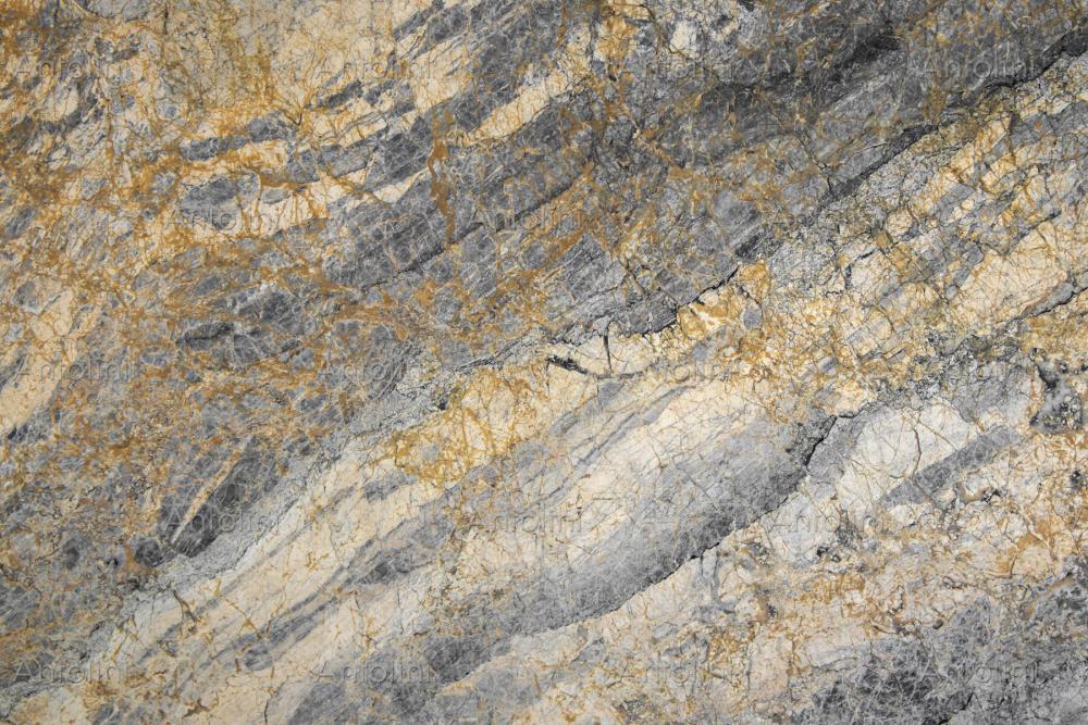 Antolini kuldsete soontega marmolidaane plaat