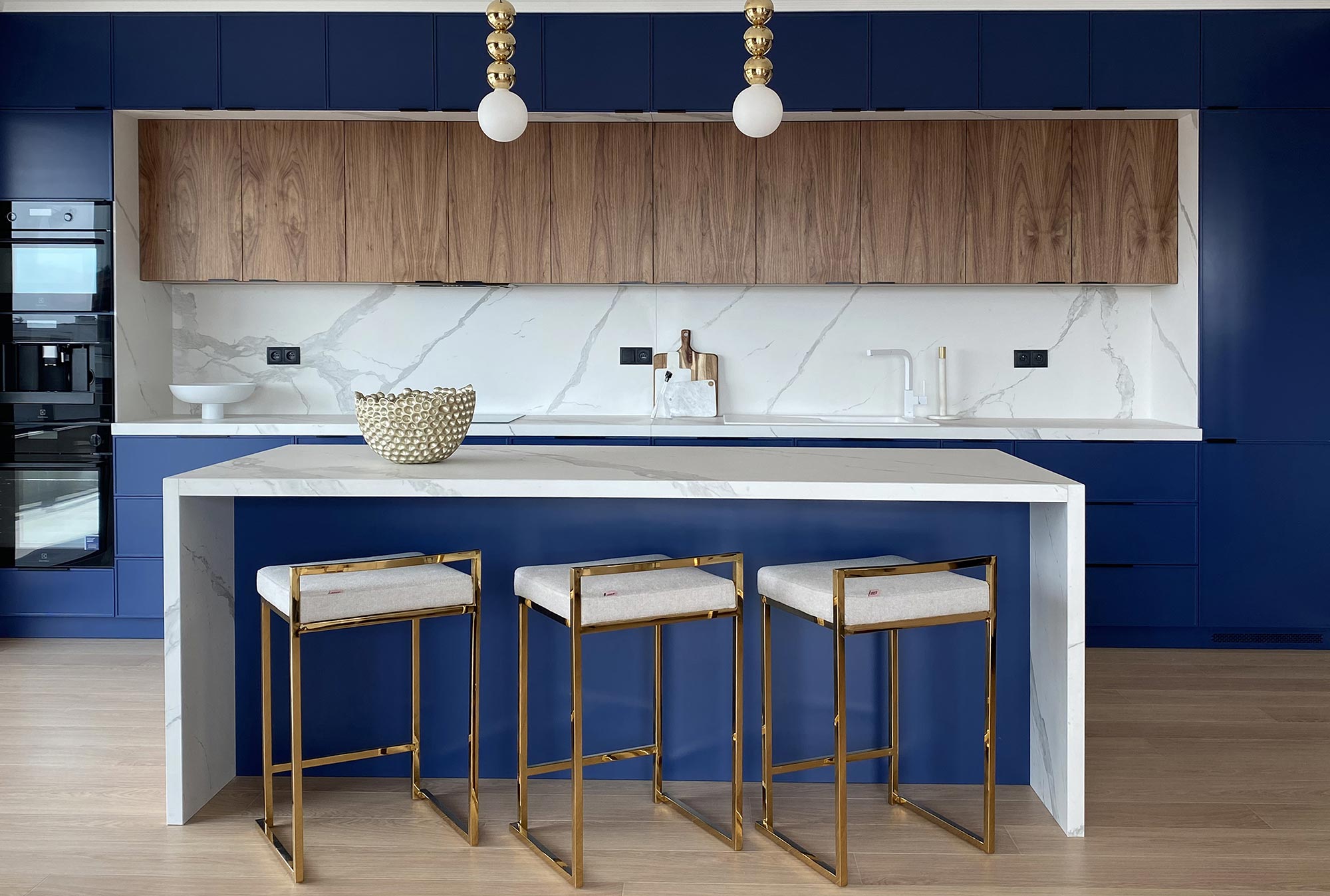 Mastering Color: How to Create a Harmonious and Cohesive Interior