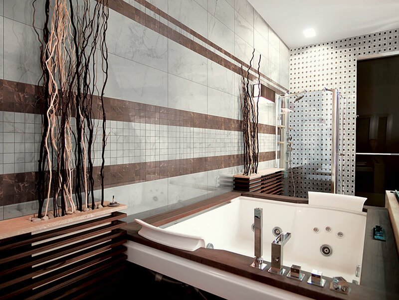 Alfalux Canova seeria plaadid elegantses vannitoas, kus on kombineeritud naturaalsed ja kaasaegsed materjalid