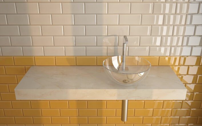 Ceragni valge ja kollane läikiv plaat minimalistlikus interjööris