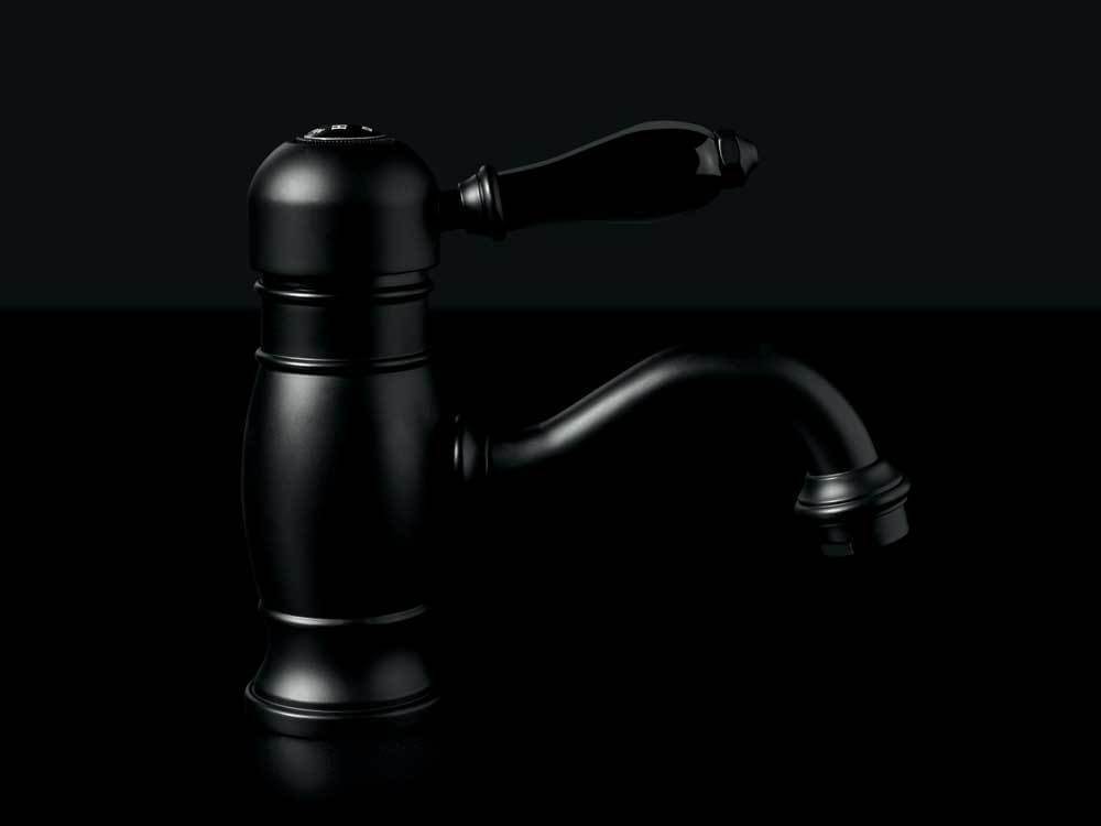 Klassikalise disainiga mattmust valamusegisti, millel on kergelt kaarduv tila ja elegantne käepide, mustal taustal.