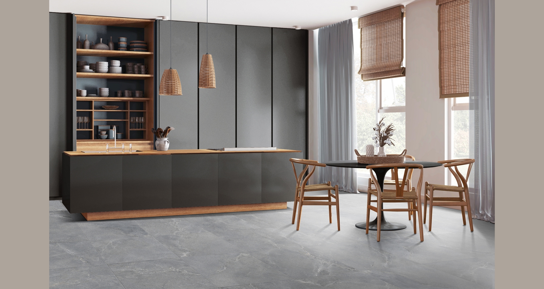 Moodne köök hallide kivimustriliste põrandaplaatidega. Vasakul asub tume köögisaar puidust tööpinnaga, taga kõrged kapid ja avatud riiulid. Paremal on ümar söögilaud nelja puidust tooliga, akendel on bambusrulood ja kardinad. Ruumi iseloomustab looduslik valgus ja skandinaavialik stiil.