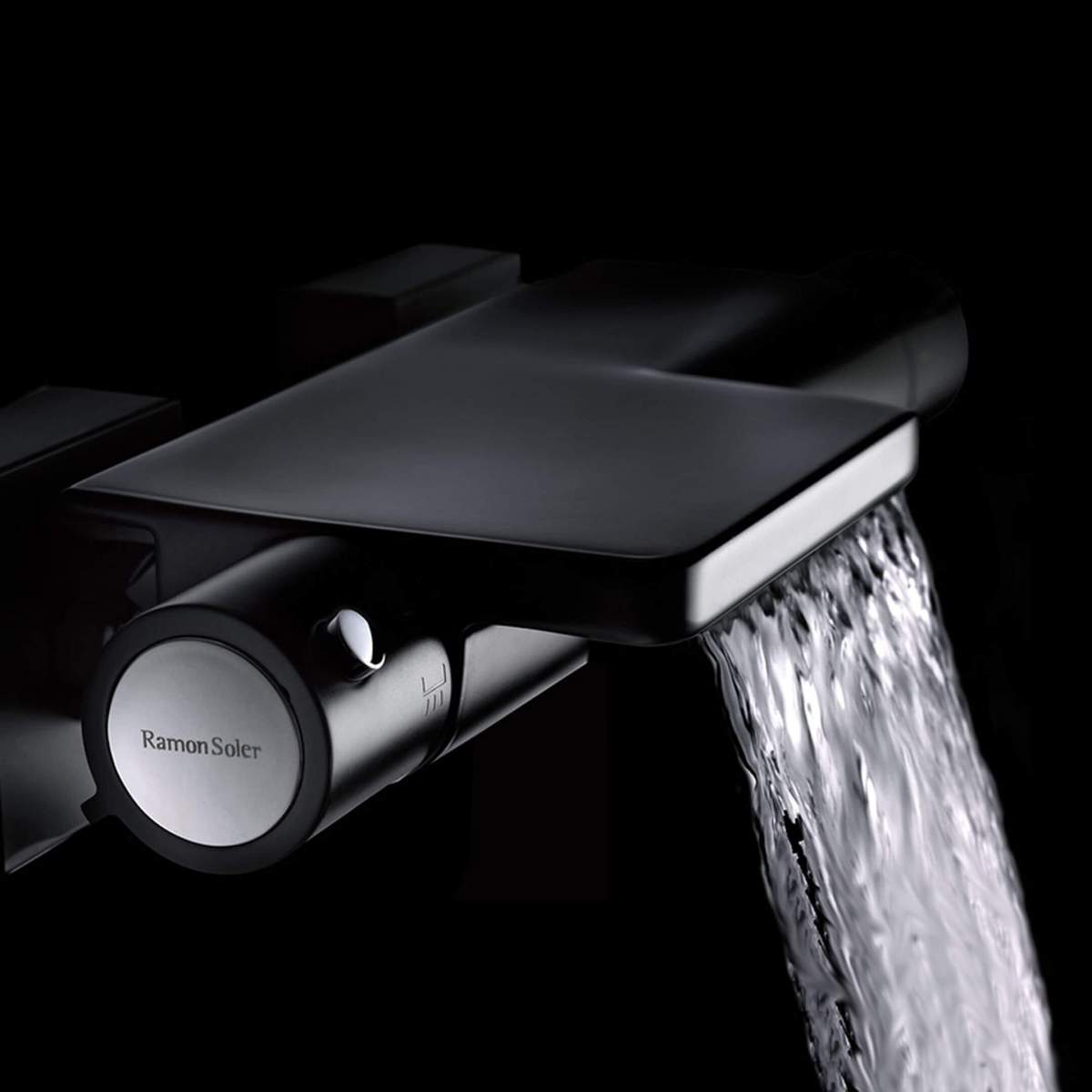 Must termostaatsegisti Ramon Soler, millest voolab laia joana vesi.