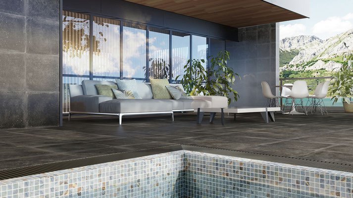 Avar v&auml;lim&ouml;&ouml;bel ja basseini&auml;&auml;rne terrass, klaasist seinaga kaasaegne maja.